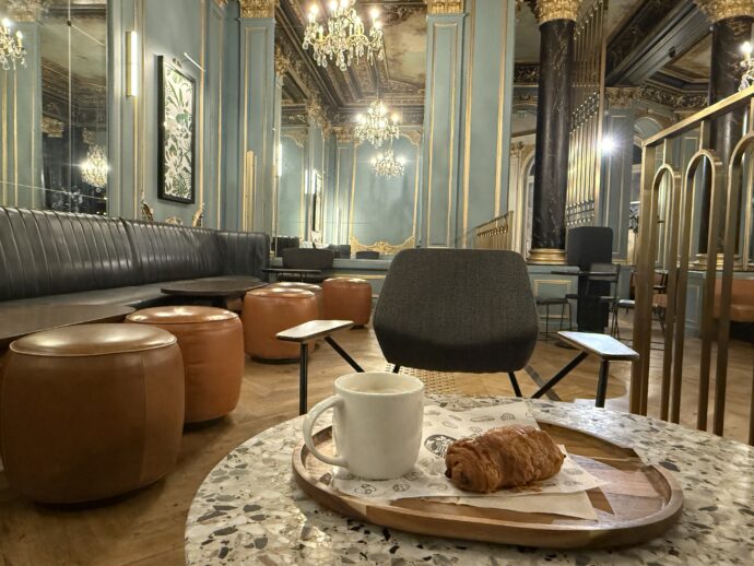 パンオショコラとカフェラテ