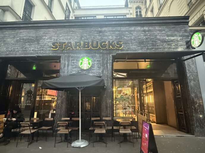スターバックス オペラ店の外観