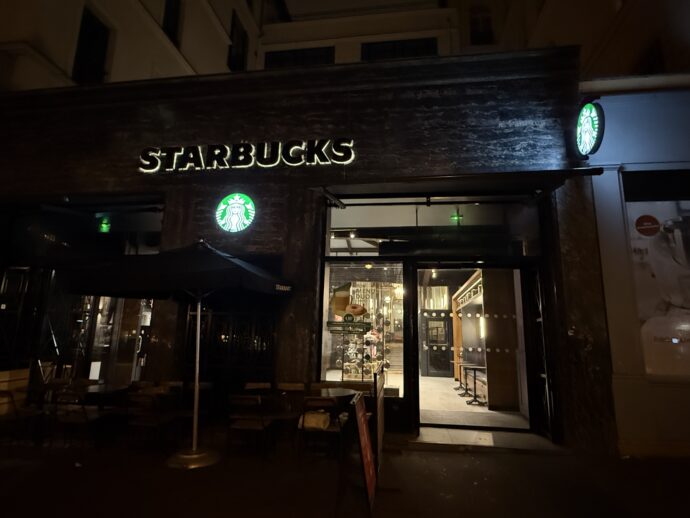 スターバックス オペラ店の外観