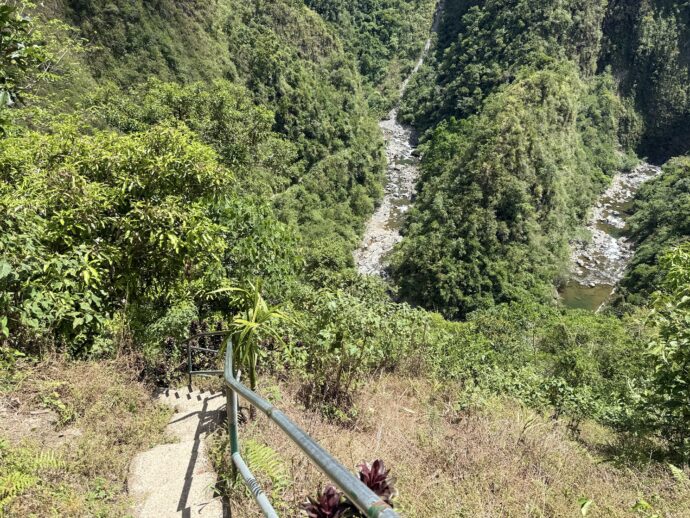 バタッドライステラスの歩道