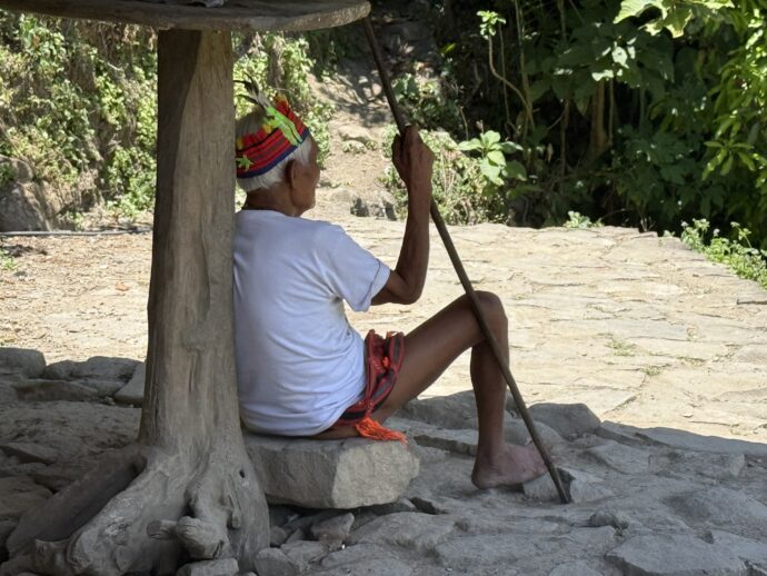民族衣装の男性