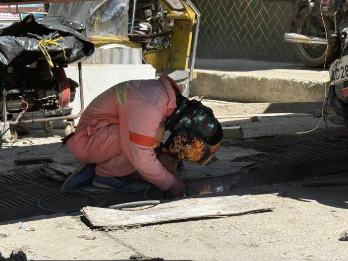 マンホール工事中