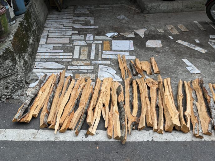 並べられた木片