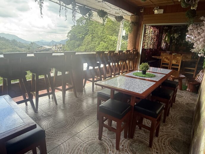 二階のカフェ席