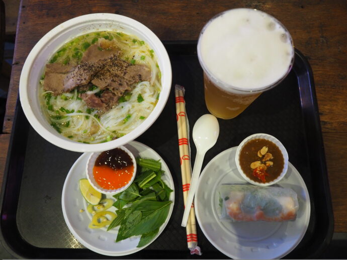 フォー、ビール、生春巻き
