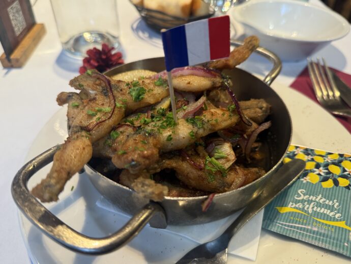 グルヌイユ（かえる）のモモ肉