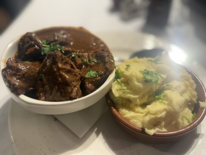 牛肉のブルギニヨンとマッシュポテト