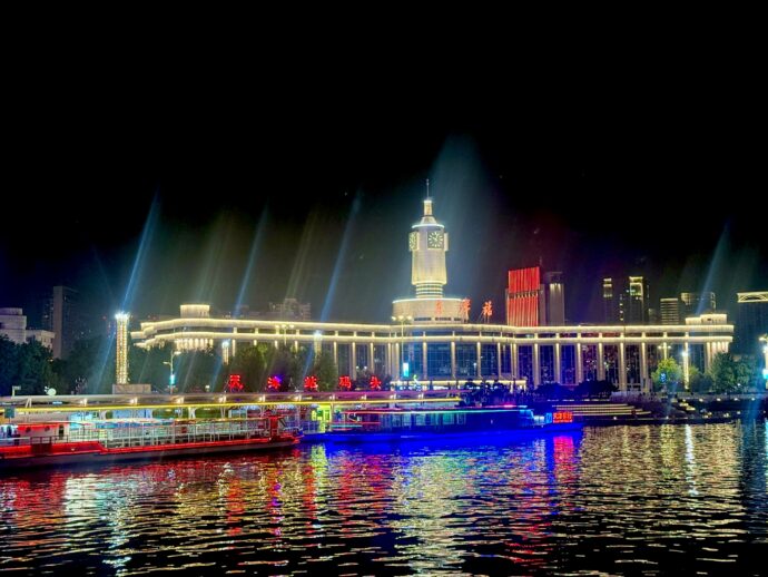 天津駅のライトアップ