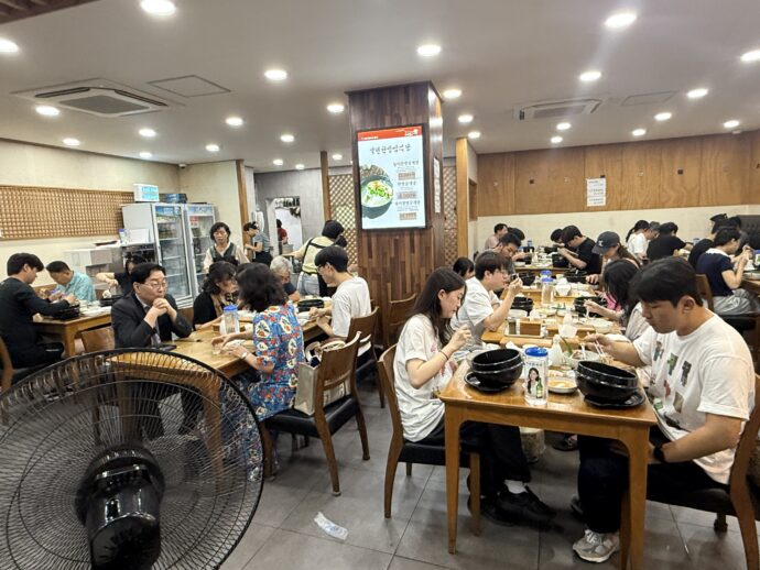 ヤッチョン参鶏湯の店内