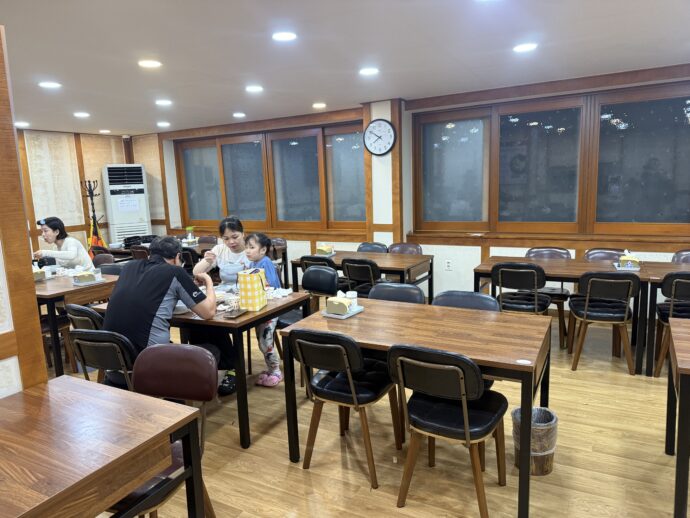 ヤッチョン参鶏湯の２階席