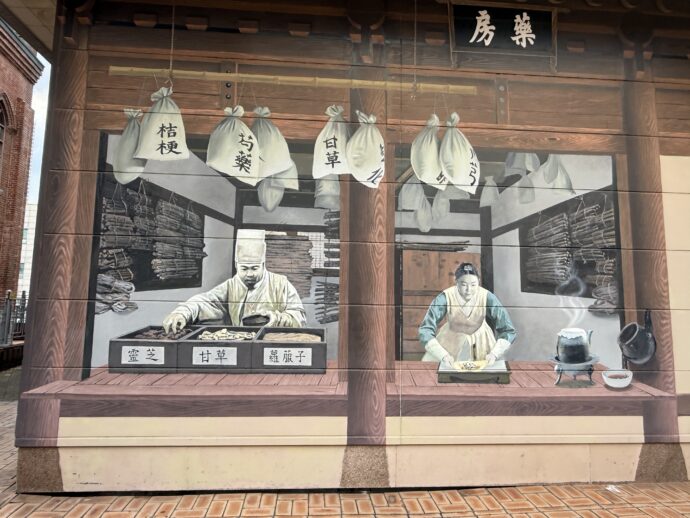 薬師たちの壁画