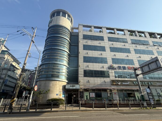 開花山ランドのビル