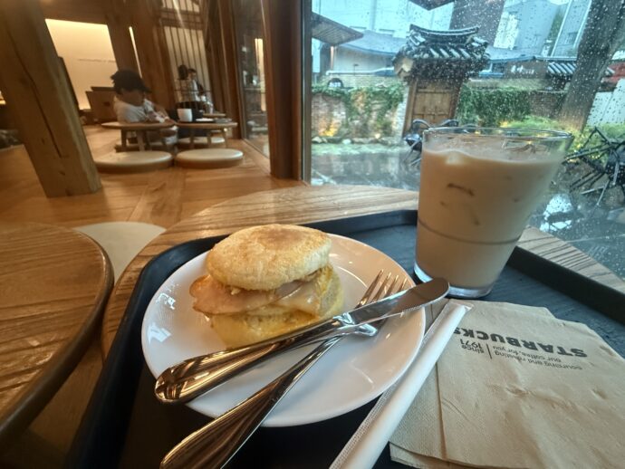 マフィン＋カフェラテ　₩9,400