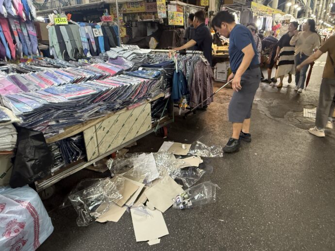 閉店作業を始めるお店