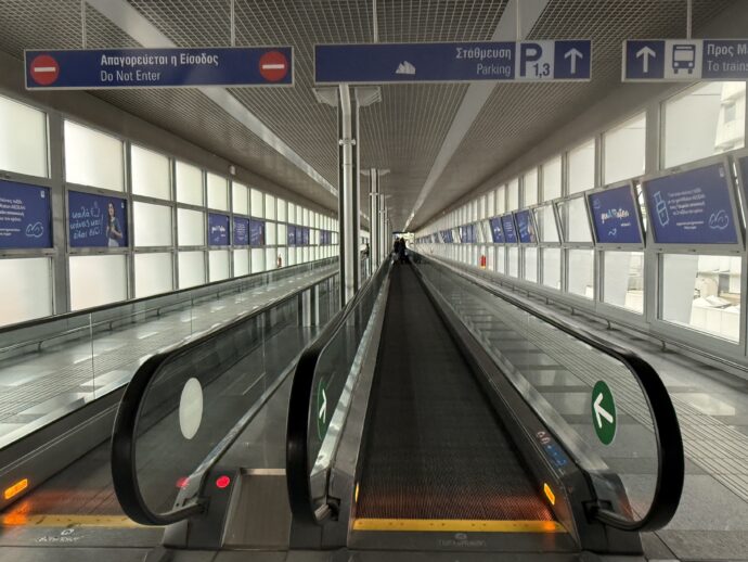 空港２階の通路