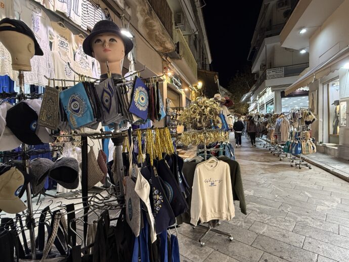 土産店がならぶ繁華街