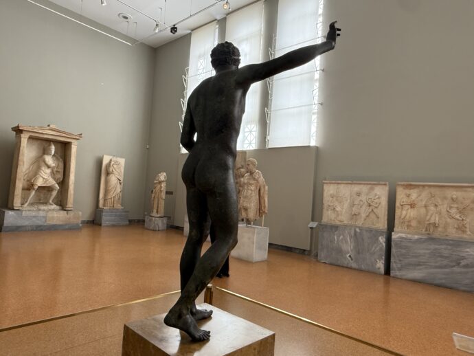 マラトンの少年像