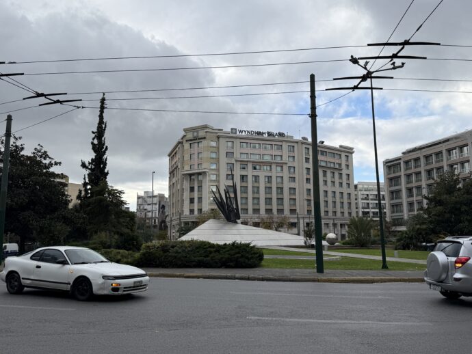 メタクスルギオ駅ロータリー