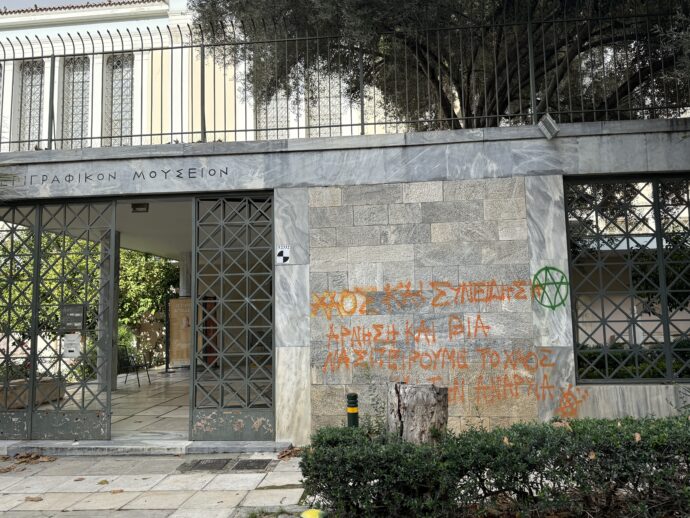 博物館の横の通り