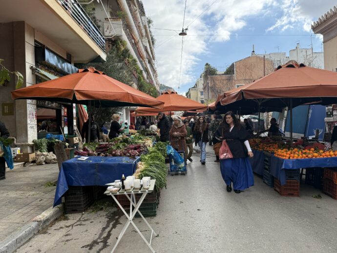 カネロプロウ通りのマーケット