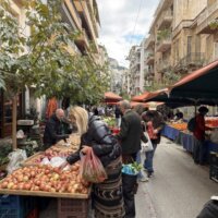 カネロプロウ通りのマーケット