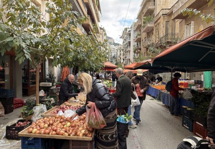 カネロプロウ通りのマーケット