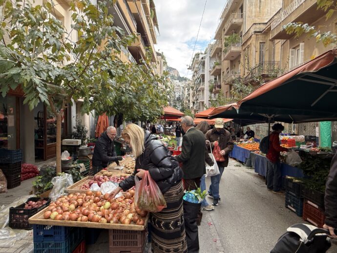 カネロプロウ通りのマーケット