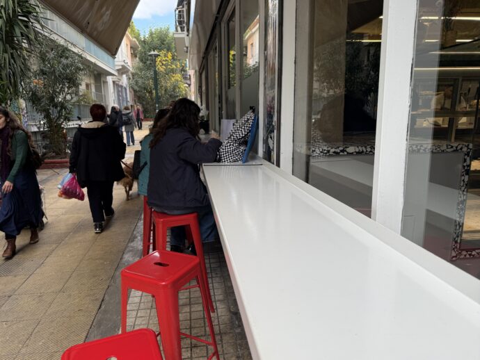 外の食事スペース