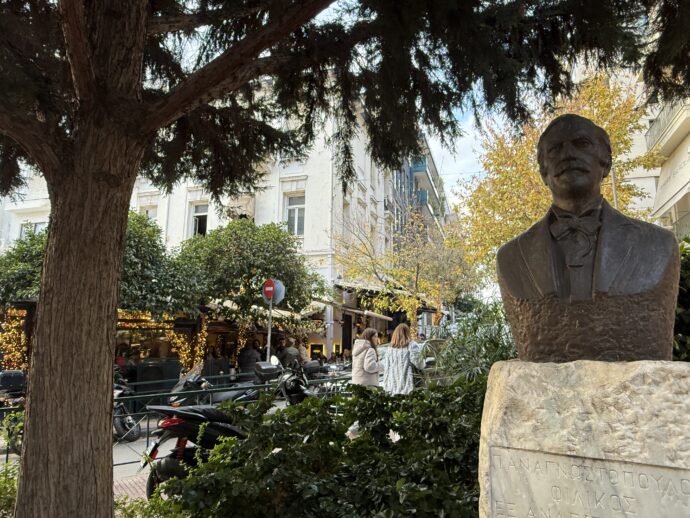 コロナキ地区の銅像