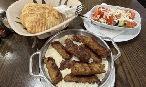 ケバブとサラダとパン