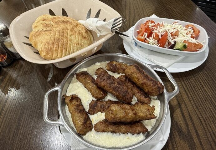 ケバブとサラダとパン