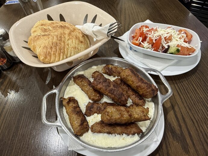 ケバブとサラダとパン