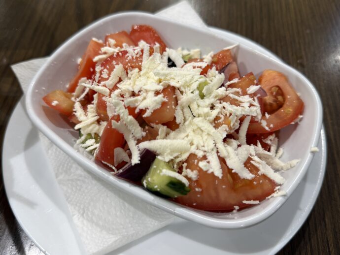 カッテージチーズとトマトのサラダ