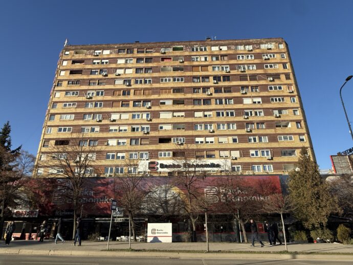 直方体のマンション