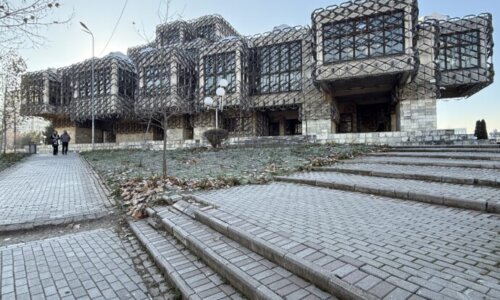 コソボ国立大学図書館