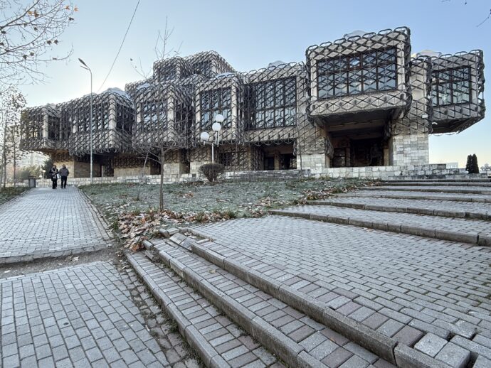 コソボ国立大学図書館