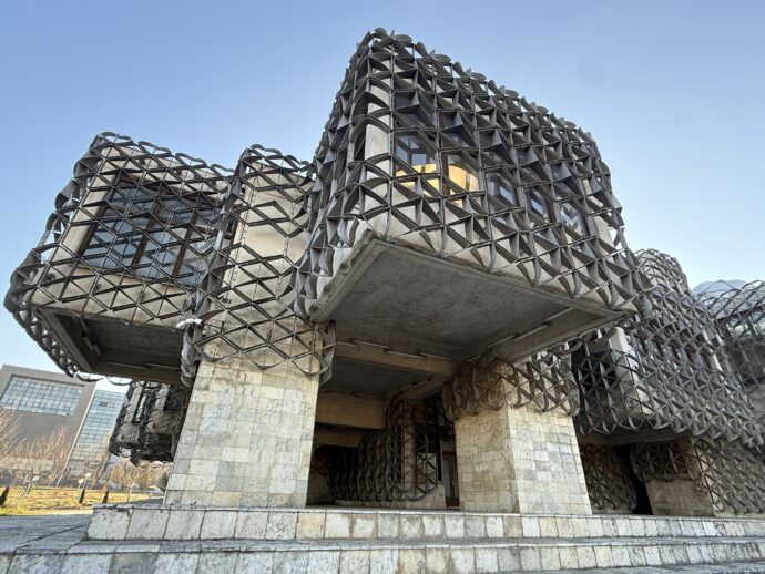 コソボ国立大学図書館