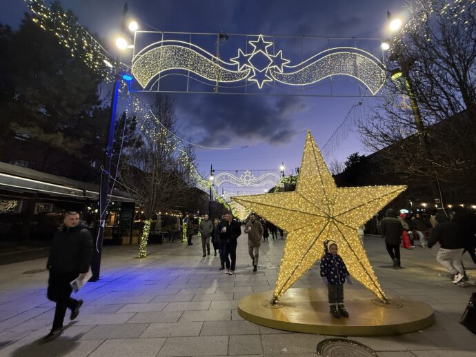 星型ランプのマザーテレサ通り