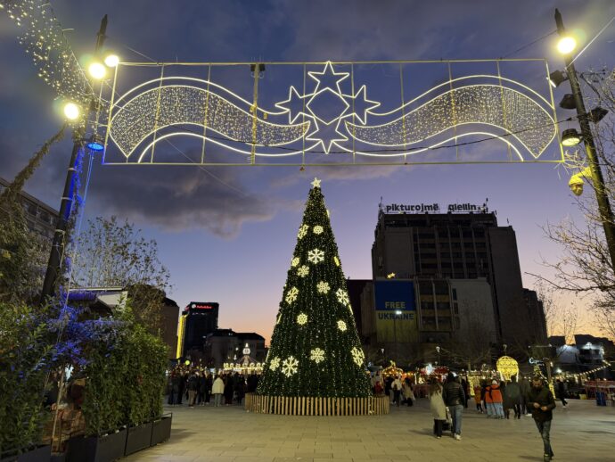 マザーテレサ広場のクリスマスツリー