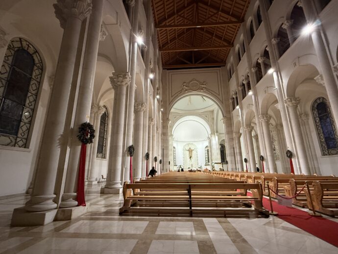 マザーテレサ聖堂の内部