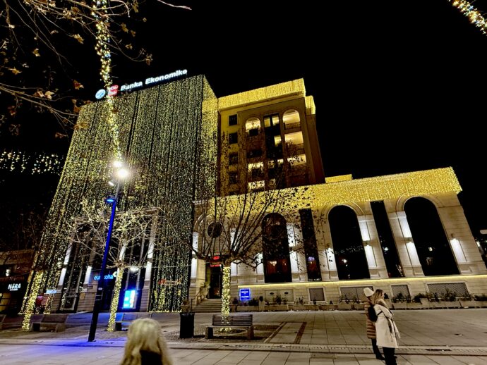 ライトアップされたホテル