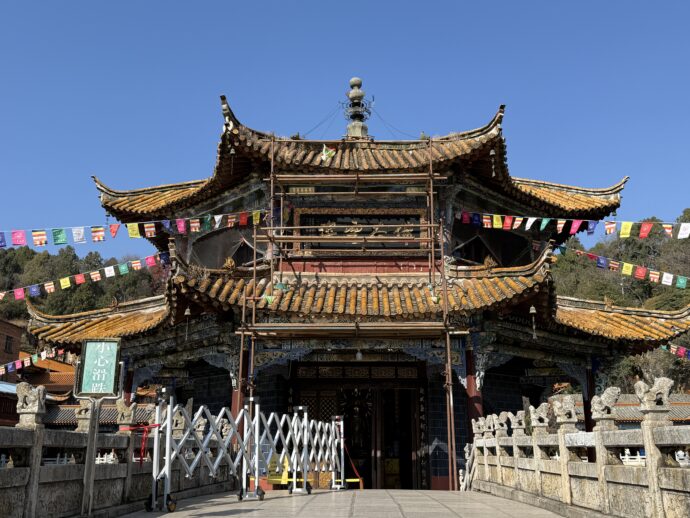 八角亭への意志橋