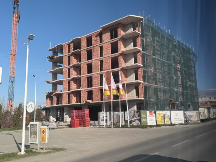 マンション建設中