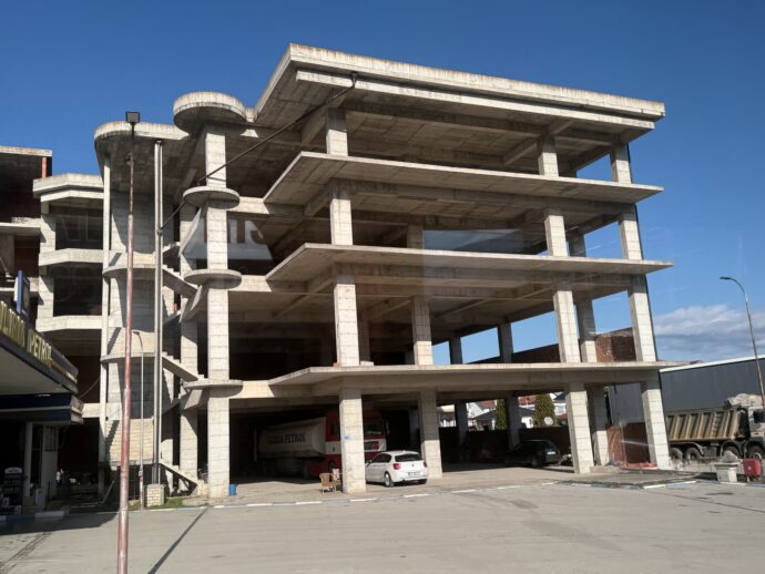 マンション建設中