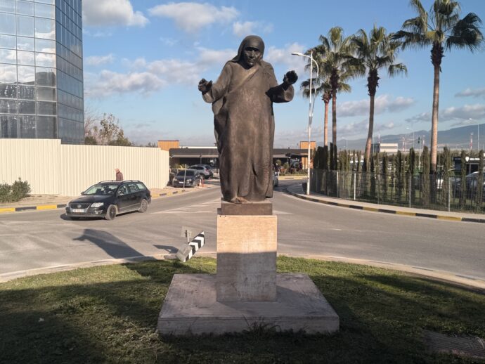 マザーテレサ像