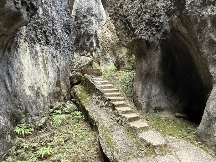 李子园箐風景区の石林の階段