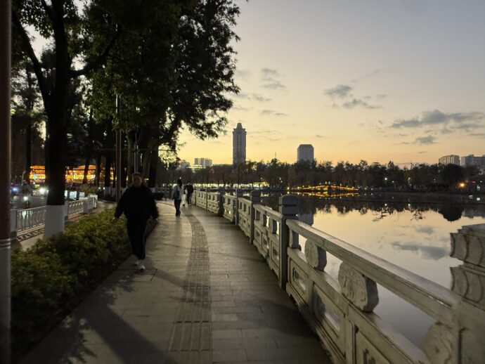 夕暮れの翠湖公園