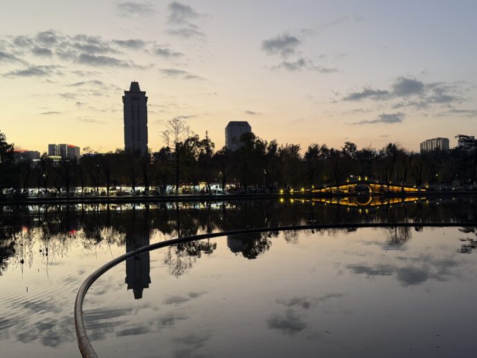 夕暮れの翠湖公園