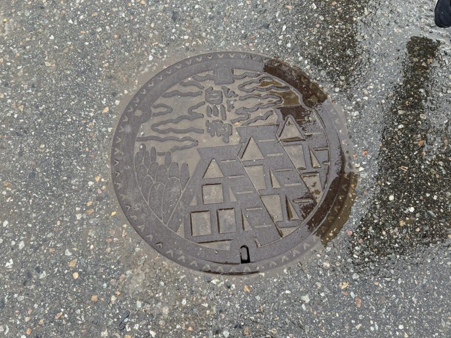 白川郷のマンホール