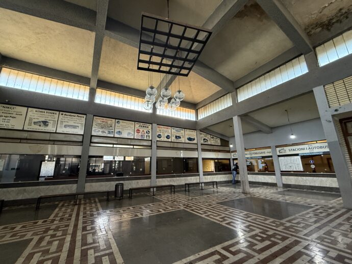 Peja Bus Stationの建物内部